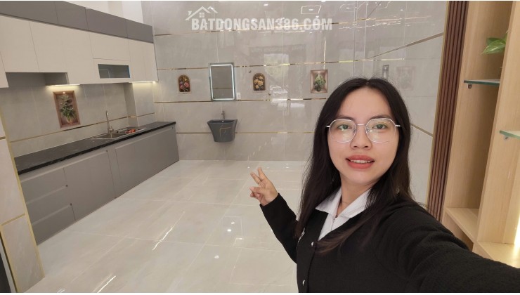 Aeon Tân Phú nhà 4 tầng mới xây, ngang lớn 4.5m không lộ giới, ô tô đổ cửa chỉ 6đ nhỏ